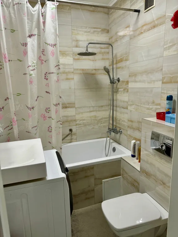 Уютная комната в двухкомнатной квартире недалеко от моря и парка