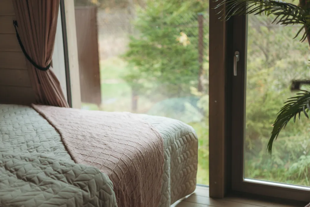 Дом с баней бочкой у воды и леса Green house