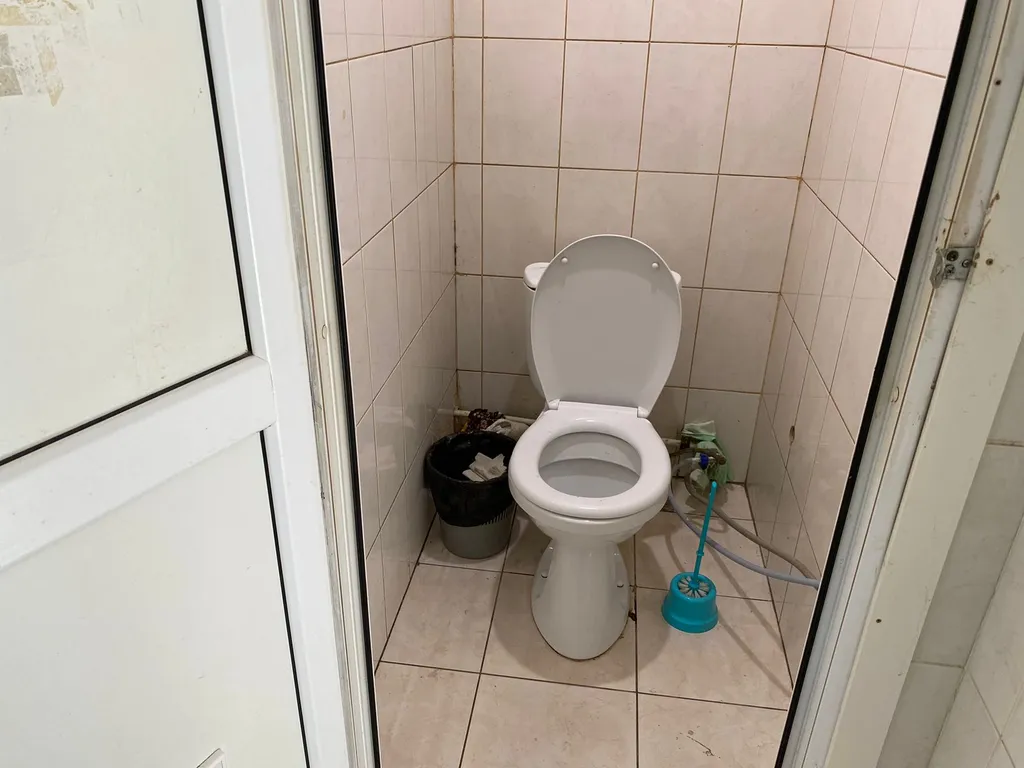 Комната в общежитии коридорного типа