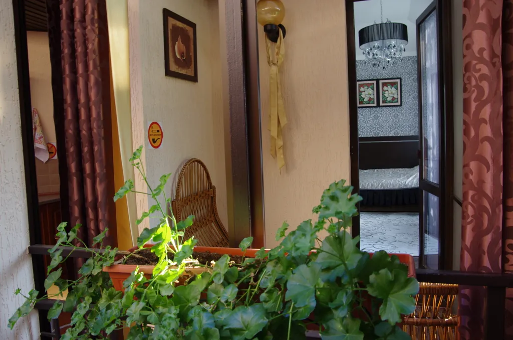 Семейный двухкомнатный апартамент с кухней и балконом