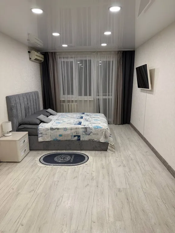 Комфортная двухкомнатная квартира в центре Севастополя