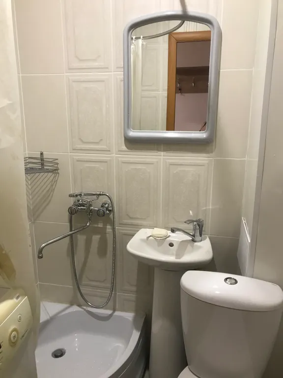 Комната в центре города со свежим ремонтом и новой сантехникой