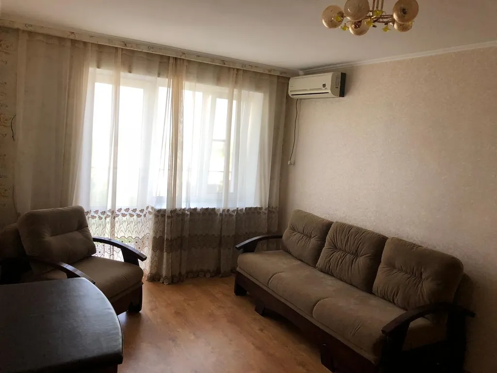 Большой дом в Евпатории со своим двором