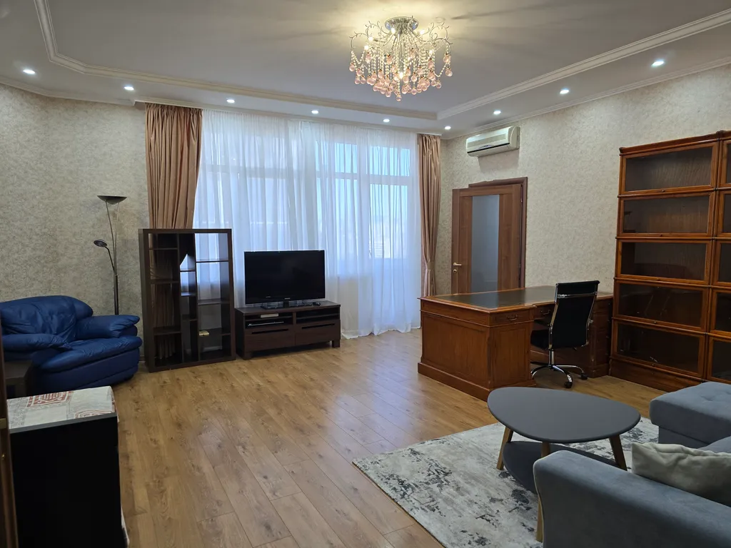 Уютная квартира с видом на морпорт в центре