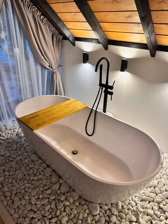 Уютный дом Elovoye в сердце леса с уличным спа-бассейном