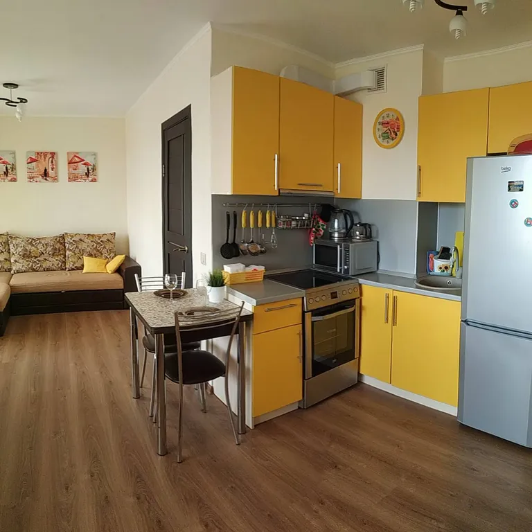 Квартира-студия с видом на горы и бассейн