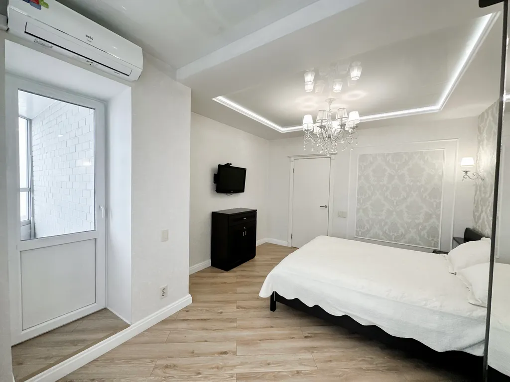 Апартаменты с панорамными окнами на залив