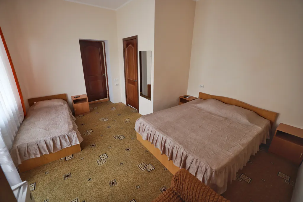 Квартира Трехместный номер с доп. местом с балконом и видом на горы — Лазаревское