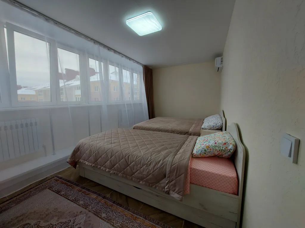 Благоустроенная двухкомнатная квартира рядом с монастырем