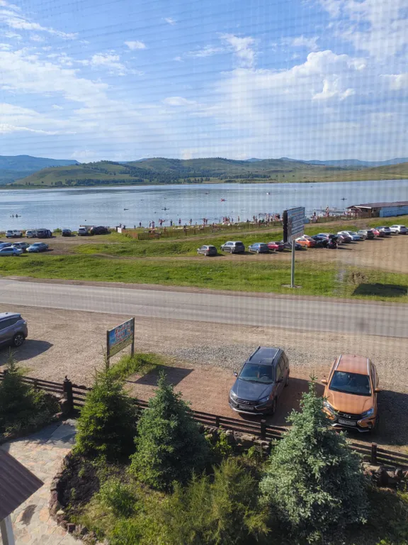 Квартира-студия с видом на озеро и горы