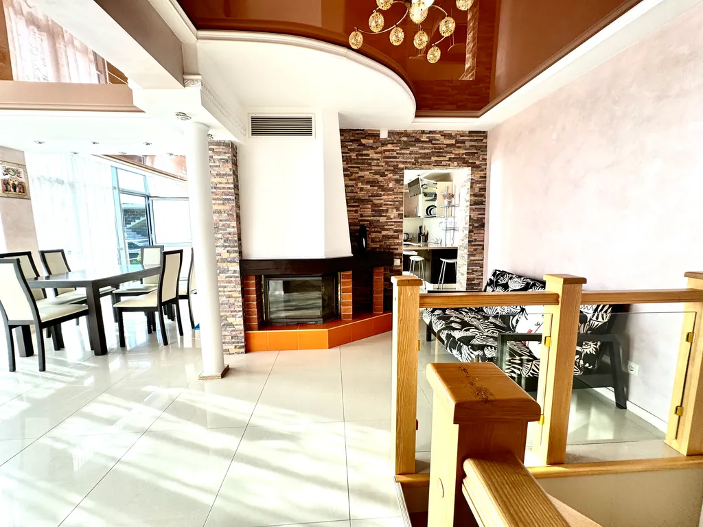 Дом с бассейном