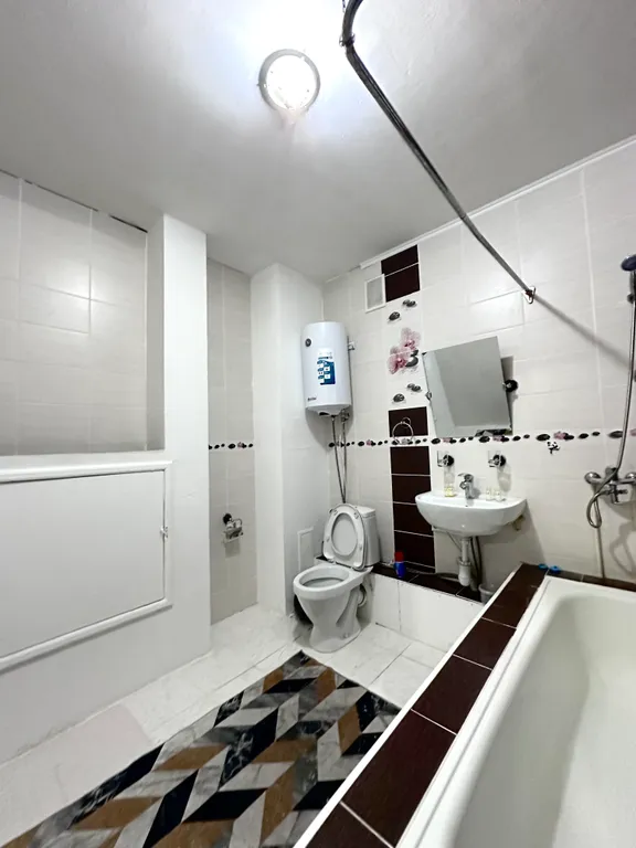 Просторная рядом с рекой и лесом