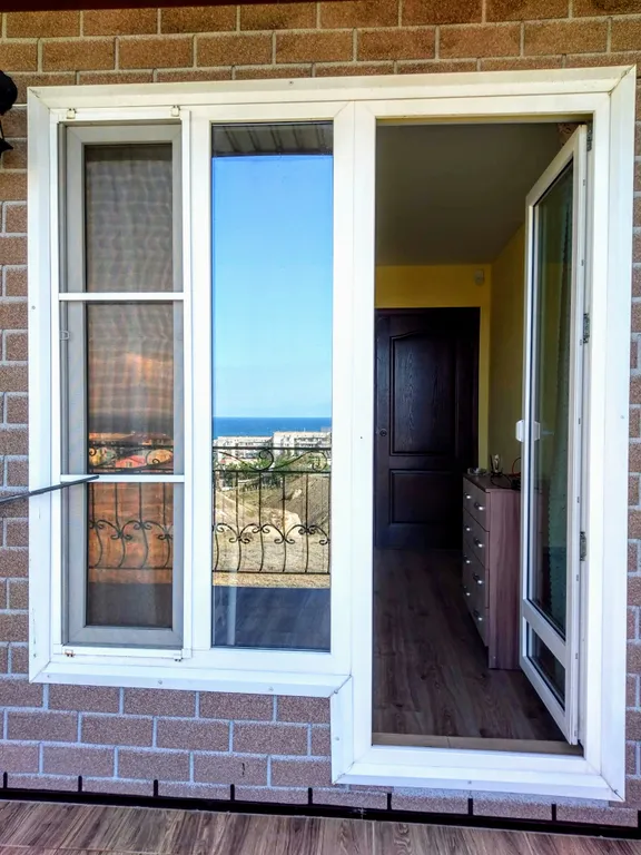 Апартаменты у моря с большой террасой, панорамным видом на море и горы