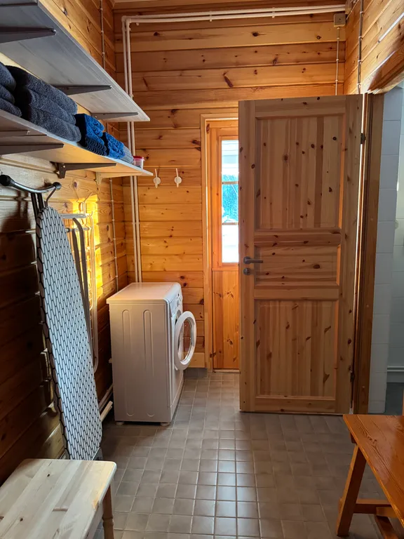 Комфортный деревянный коттедж у самого леса.