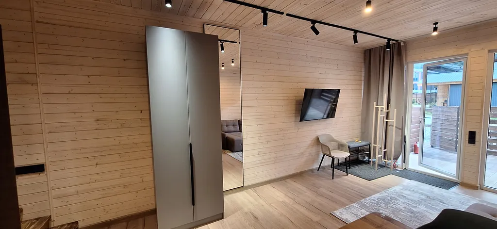 Двухэтажный домик с красивым видом на горы