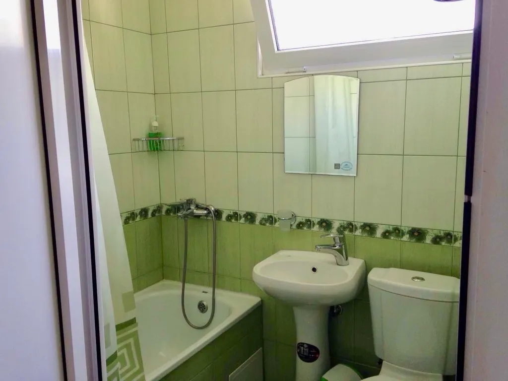 Тихий, просторный номер на втором этаже