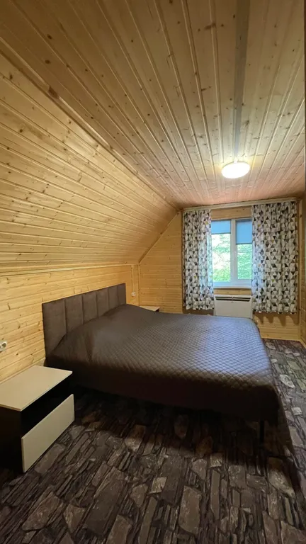 Уютный Дом в лесу с камином.