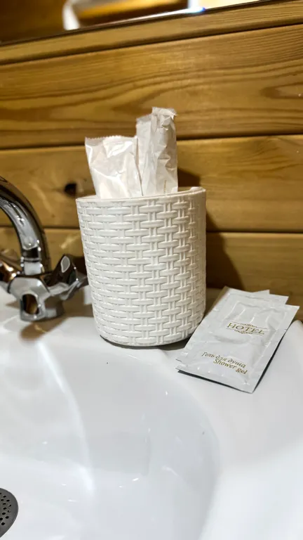 Часть дома с видом на горы