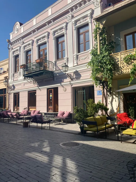 Уютная студия квартира в Тбилисском дворике в центре города