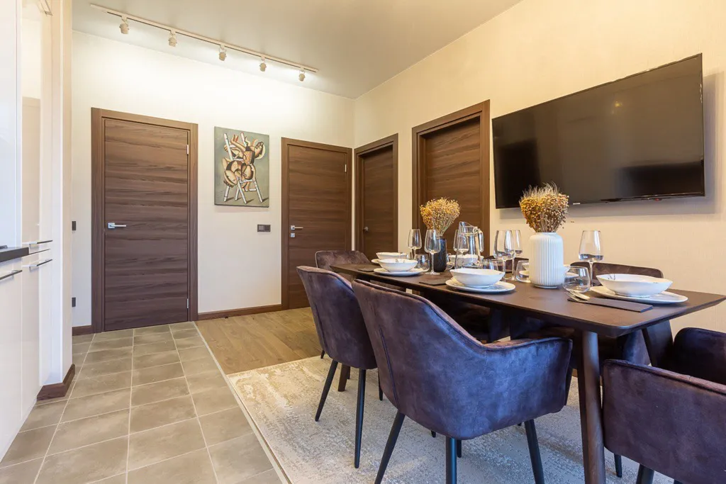 Апартамент с двумя спальнями и большим балконом у курорта