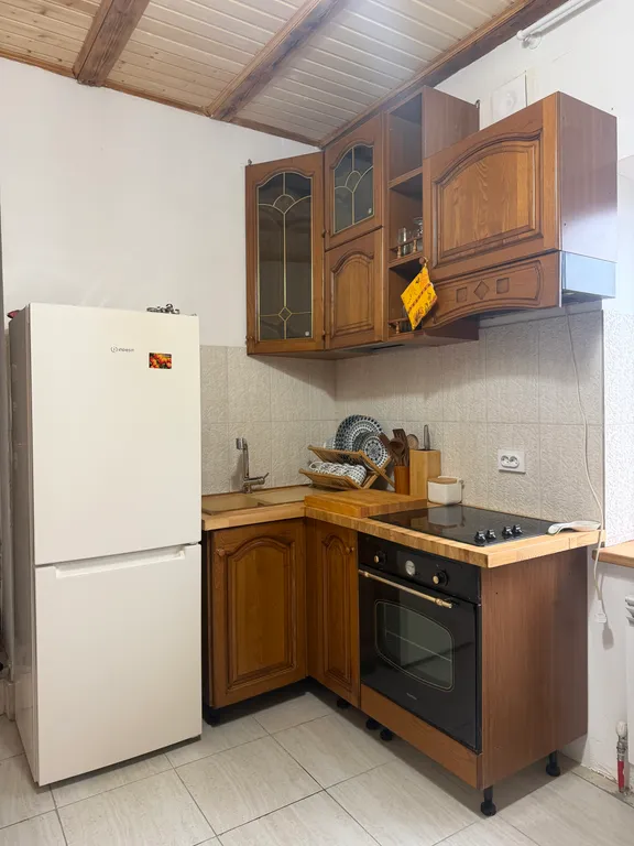 Дом у реки в тихом месте, деревенский стиль, веранда, мангал