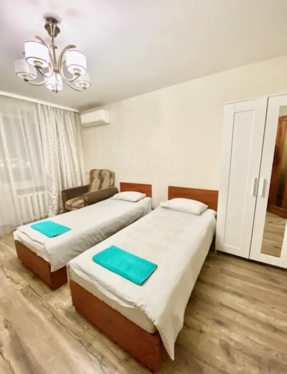 Двухместный номер с отдельными кроватями возле метро Немига