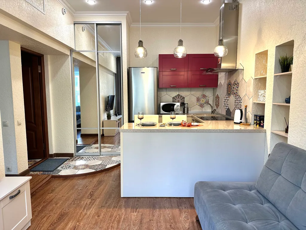 Двухкомнатная Сталинка в центре