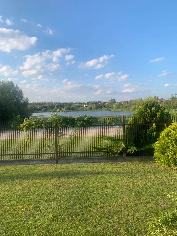 Домик у озера