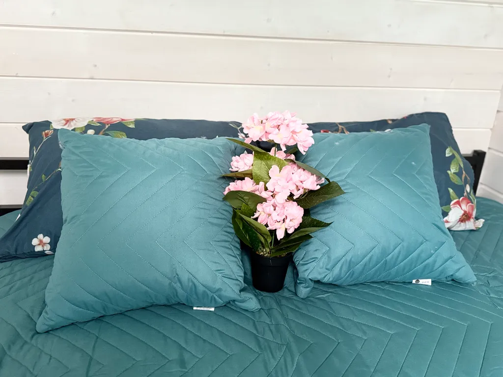 Коттедж Домик Бонапарт на базе отдыха Монтенегро — Волковицы