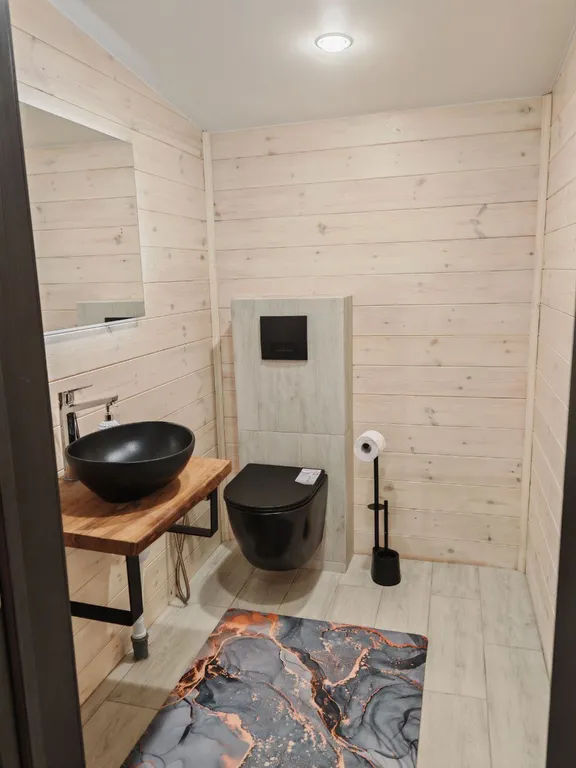 Просторный дом в живописном месте у реки, в 40 минутах от Москвы