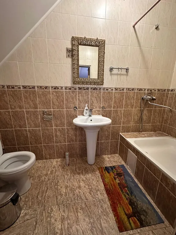 Большой дом с баней, бассейном, мангалом и парковкой