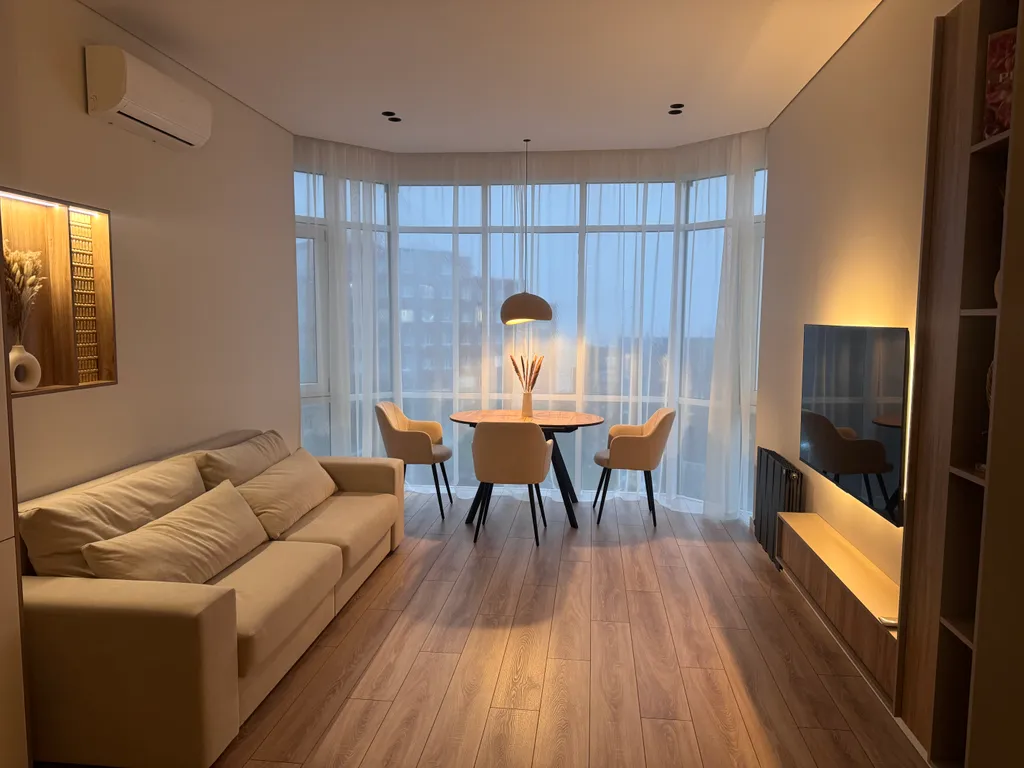 Новая квартира в центре с панорамным окном и завораживающим видом