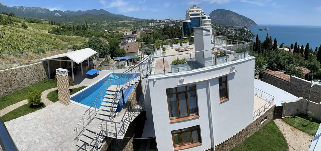 Вилла с видом на море