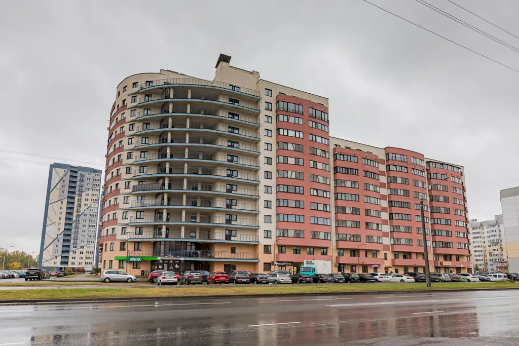 Современная уютная квартира с балконом рядом с метро и ТЦ