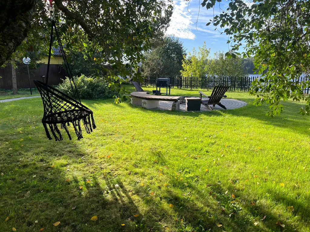 Коттедж на берегу Невы с lounge в гараже