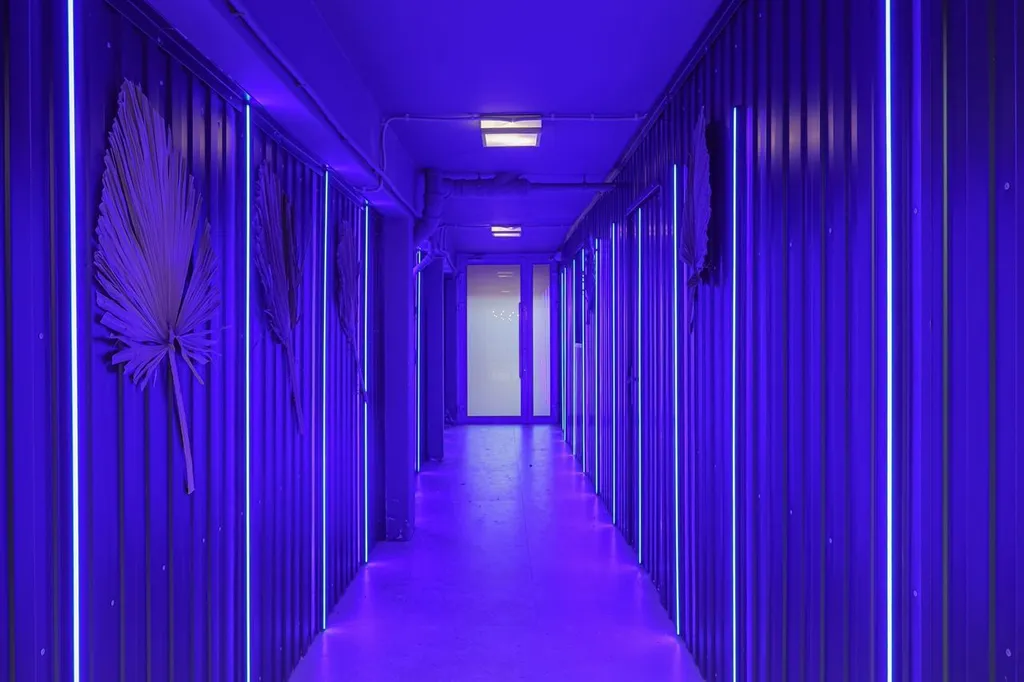 Бассейн с подогревом и лаундж зоной