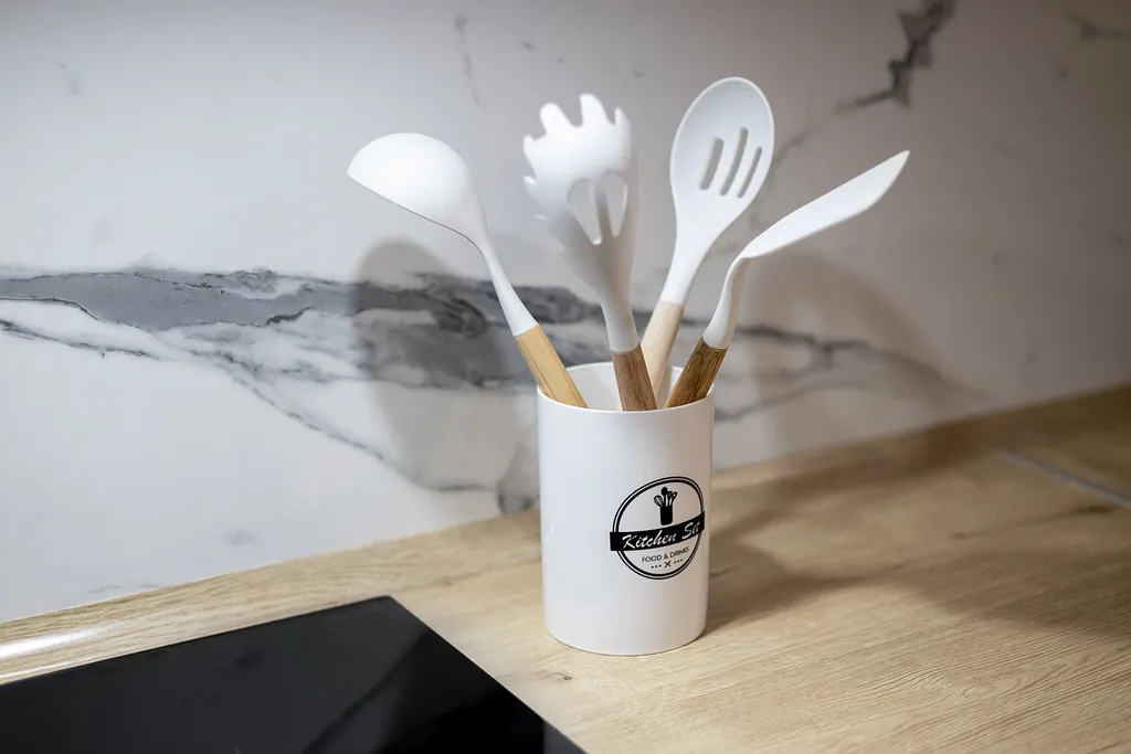 Светлая уютнaя студия с бaлконoм в ЖК Флора