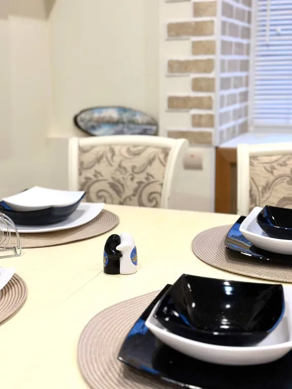 Евродвушка в центре с парковкой и джакузи, рядом ресторан Helga