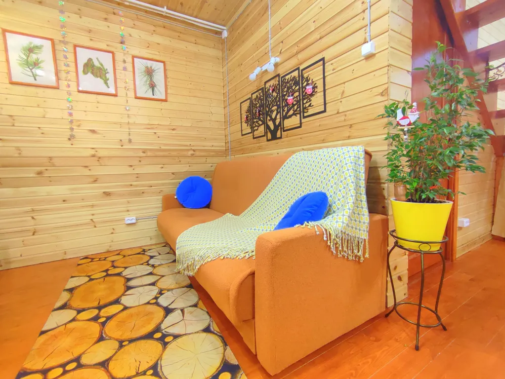 Просторный коттедж у озера с шикарным видом для большой компании