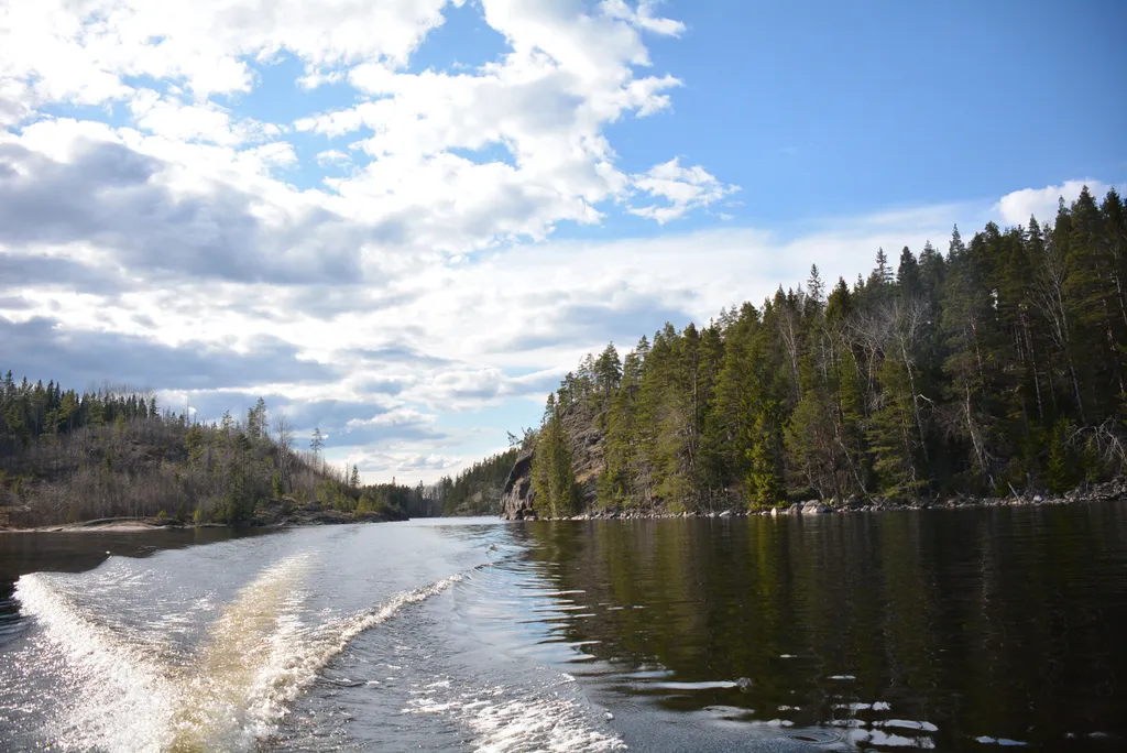 Уютный дом в уединенном месте в шхерах Ладоги