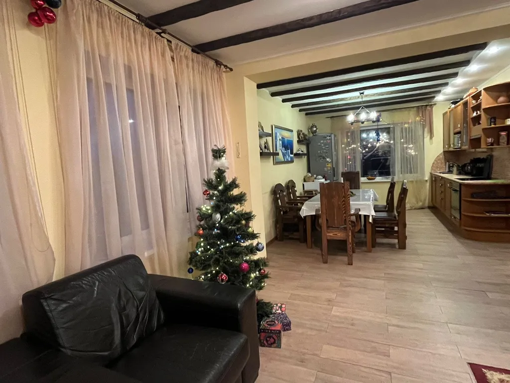 Уютный дом на берегу озера