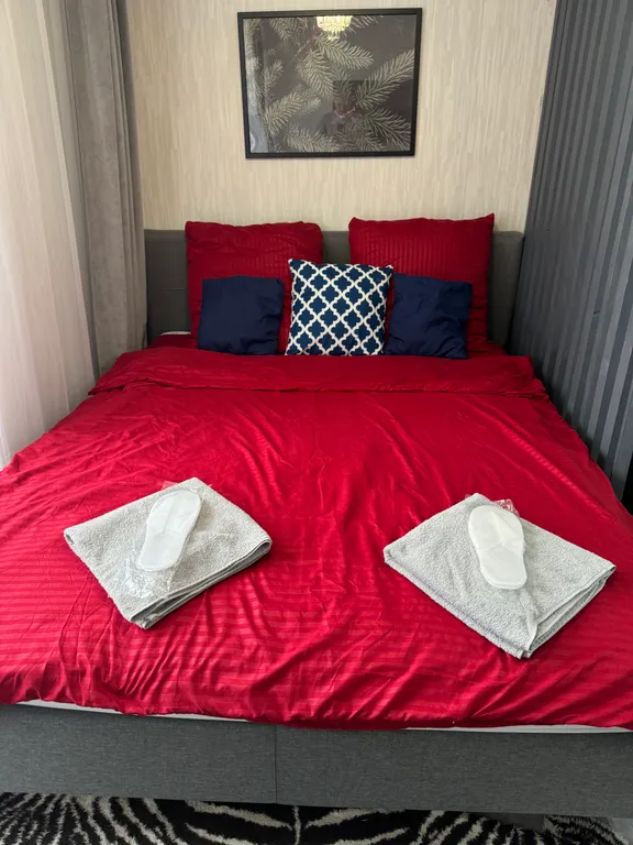 Студия с камином у парка