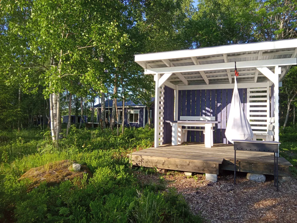 Дом на берегу озера