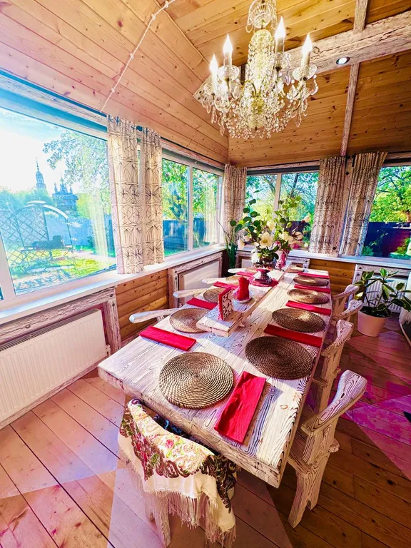 Просторный дом с банькой и видом на храм