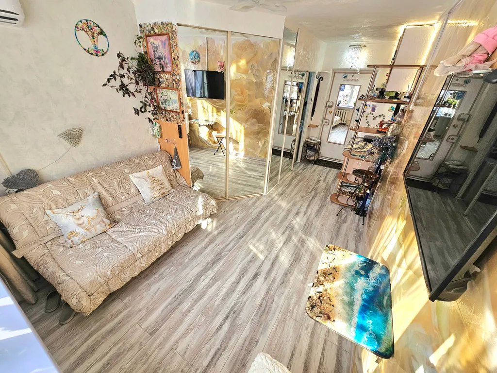 Студия почти в центре, рядом с Золотым мостом, Китайским консульством, фуникулером