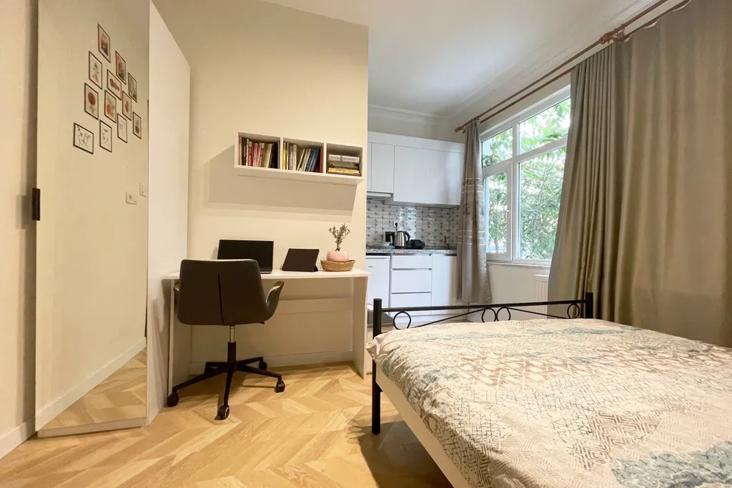 2br and 2bath balcony 8 min to metro