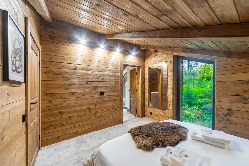 Коттедж Сказочный Шале с камином и джакузи в живописном лесу — Шадрино