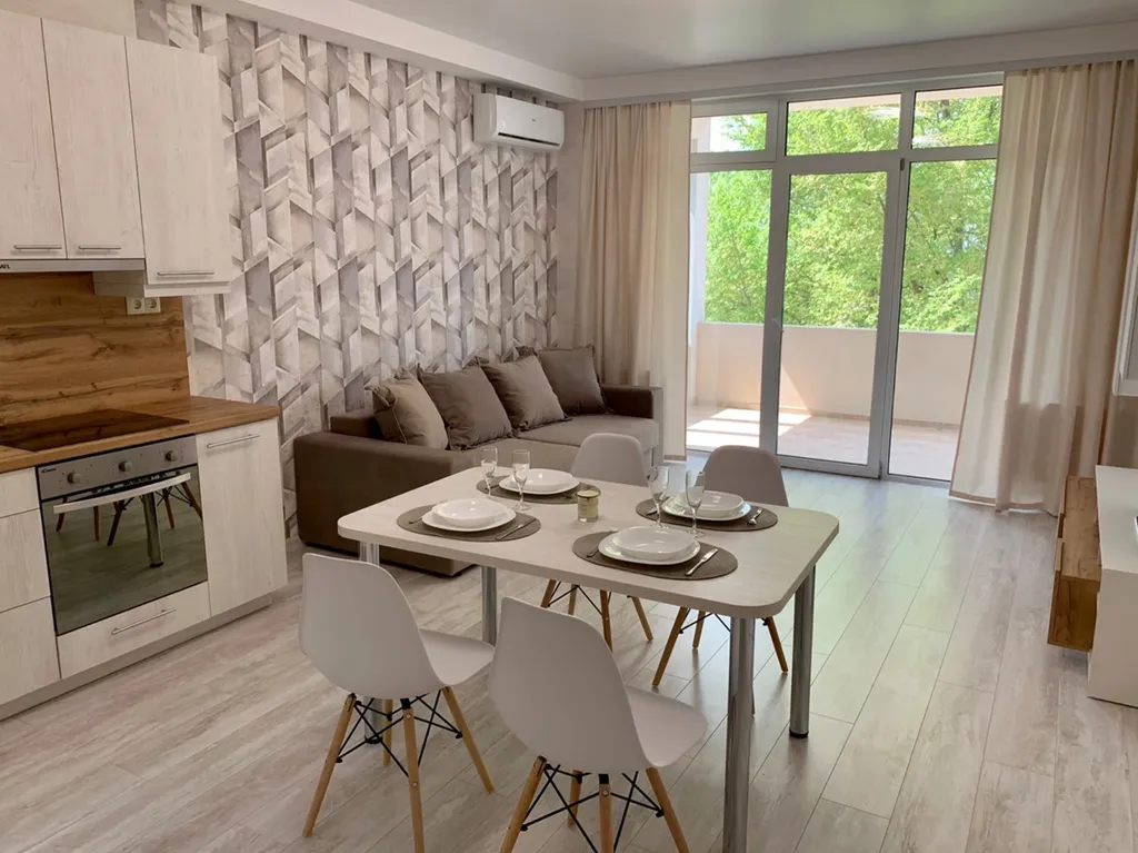 Новенькие светлые апартаменты с террасой и видом на парк