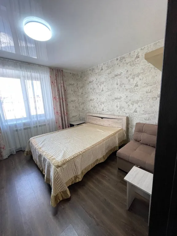 В центре Ишима, просторная 2-комнатная для командировок и семьи