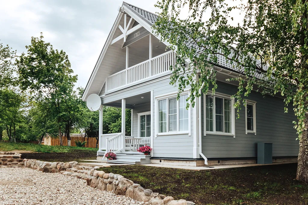 Малая Усадьба на холме